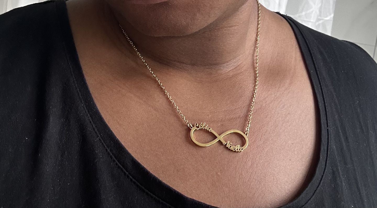 Customer photo review of Collier Infini Personnalisable Deux Prénoms
