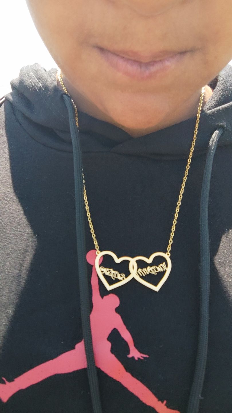Customer photo review of Collier Double Coeur Personnalisé