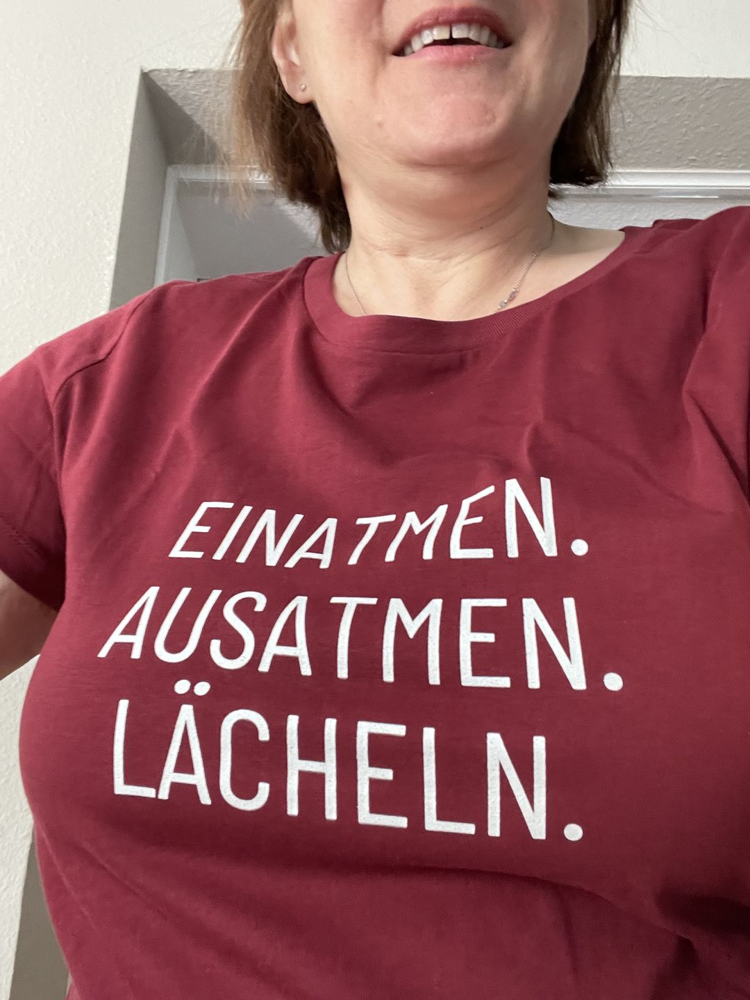 Customer photo review of Einatmen. Ausatmen. Lächeln. 100% Bio T-Shirt