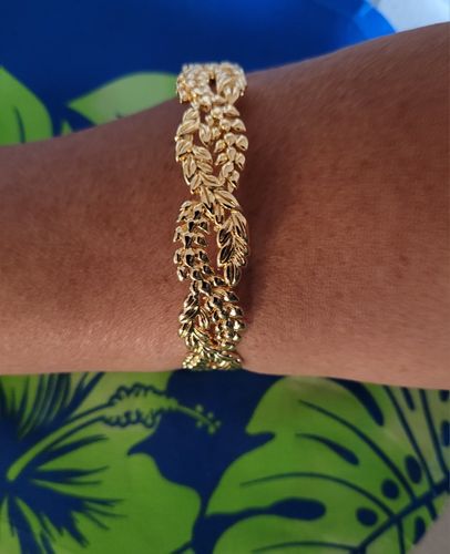Customer photo review of Lokahi Heirloom Cutout Bangle