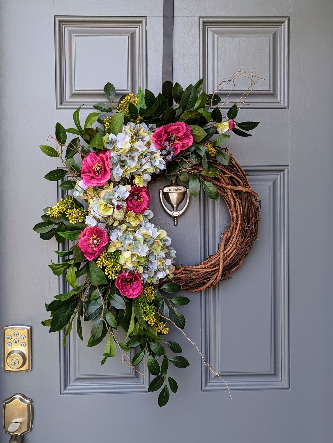 Customer photo review of 18" Round Grapevine Wreath - DECOE-038