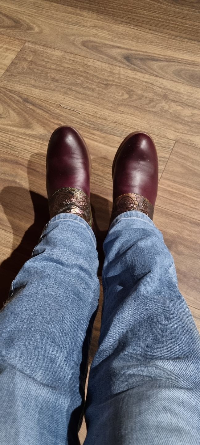 Customer photo review of Retro Painted Buckle Flat Shoes