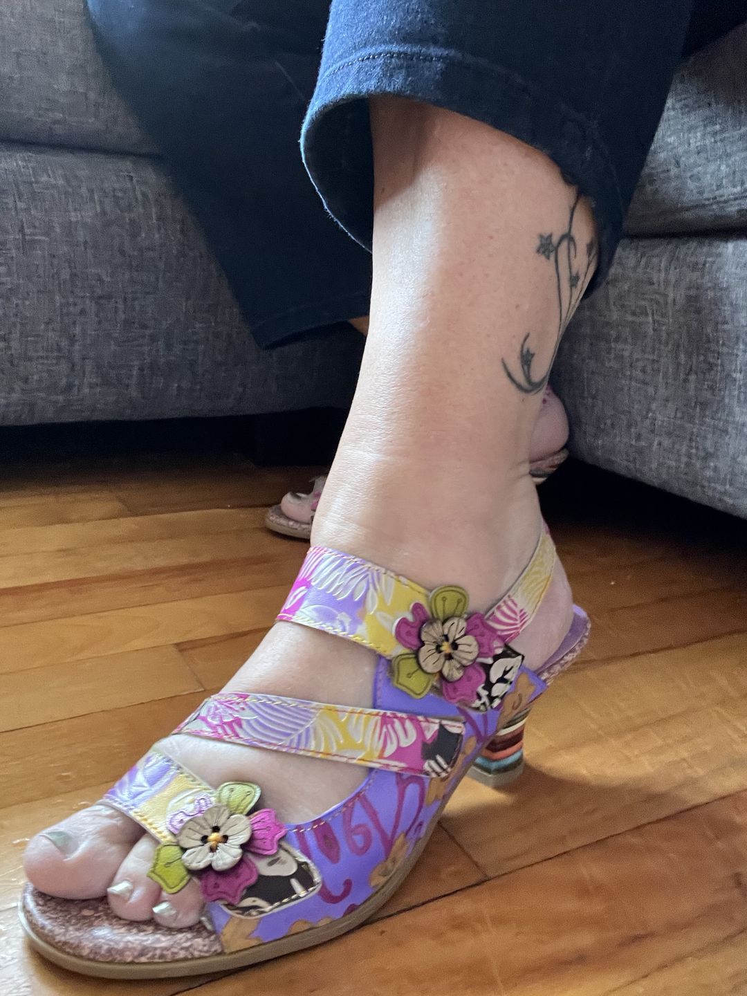 Customer photo review of Handmade Leather Colored Stripe Heel Comfy Sandals