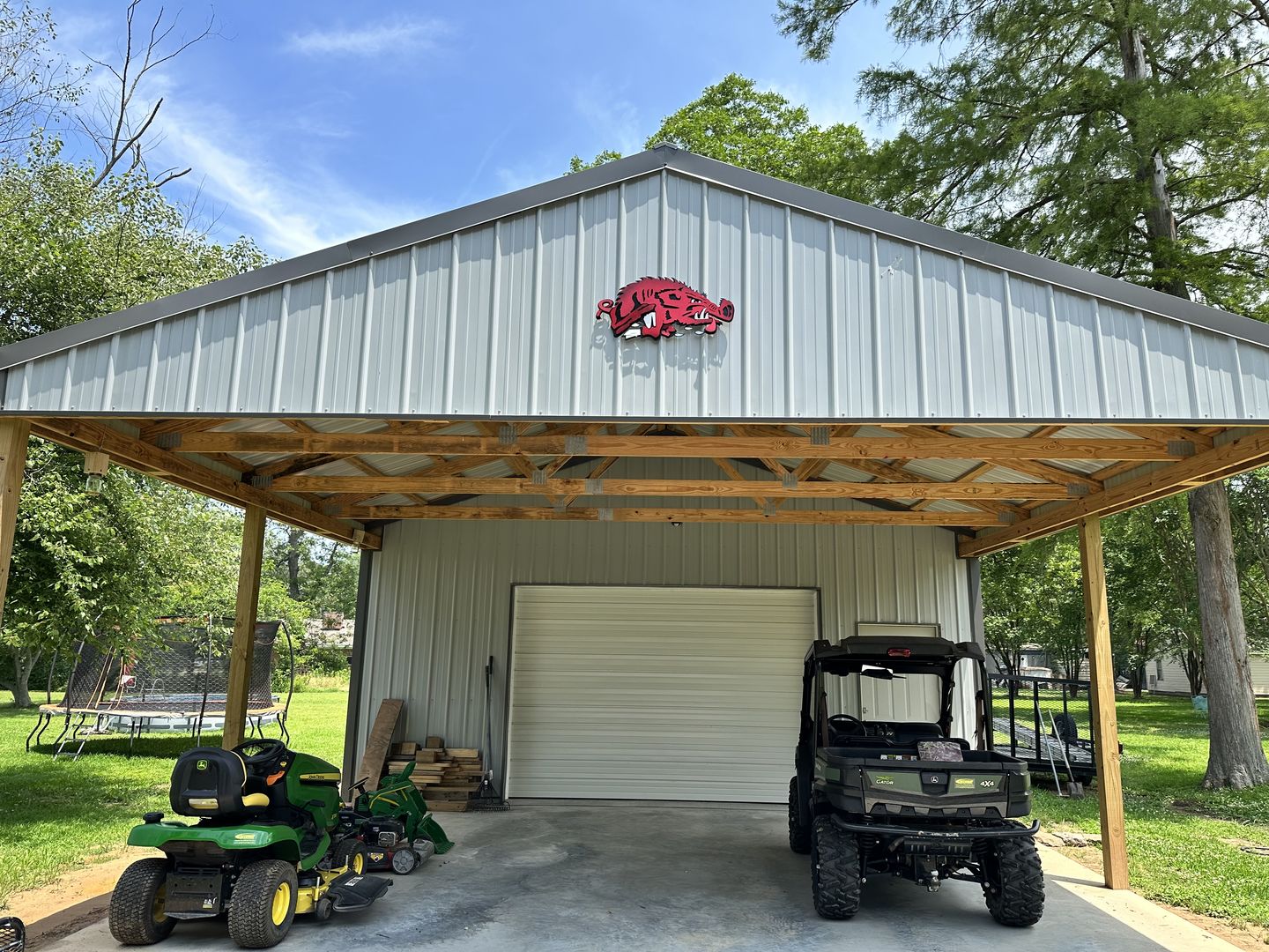 Customer photo review of Arkansas Razorbacks VAULT "Slobbering Hog" 3D Vintage Metal Wall Art