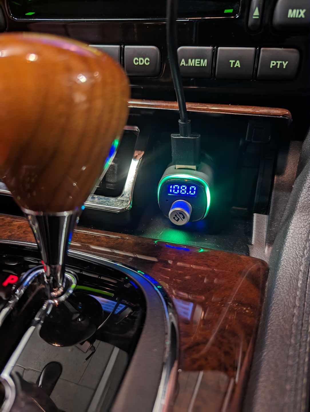 Customer photo review of Wegman Bluetooth FM Transmitter - Bluetooth carkit - Zilver