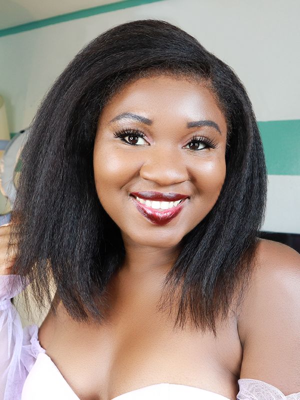 Customer photo review of 4C Edges | Luvwin 180% Density Deep Side Parted Undetectable Lace Glueless Kinky Straight Bob Wig