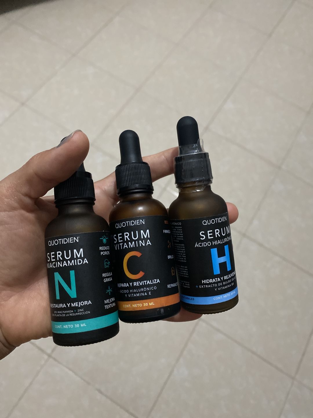 Customer photo review of Kit Los Esenciales (47% OFF) - Serum de Vitamina C 30ml + Serum de Niacinamida 30ml + Serum de Ácido Hialurónico 30ml
