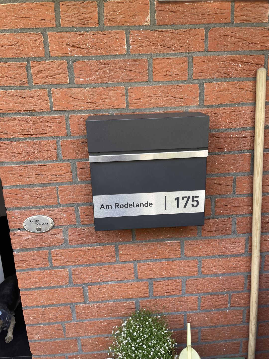 Customer photo review of AlbersDesign personalisierte Edelstahl-Klingel K5 mit 3D-Effekt in anthrazit (RAL7016)