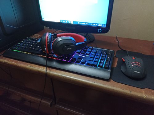 Customer photo review of Kit Teclado y Mouse Trust Ziva Gaming Incluye Audifonos , Mouse Pad Usb Optico Español Rgb Negro 24236