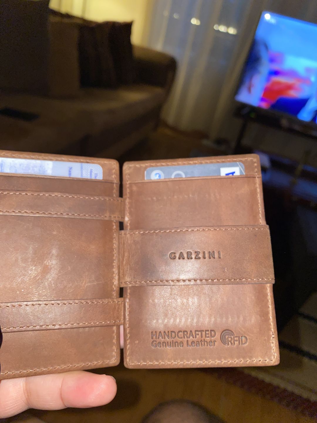 Customer photo review of Essenziale Magic Wallet