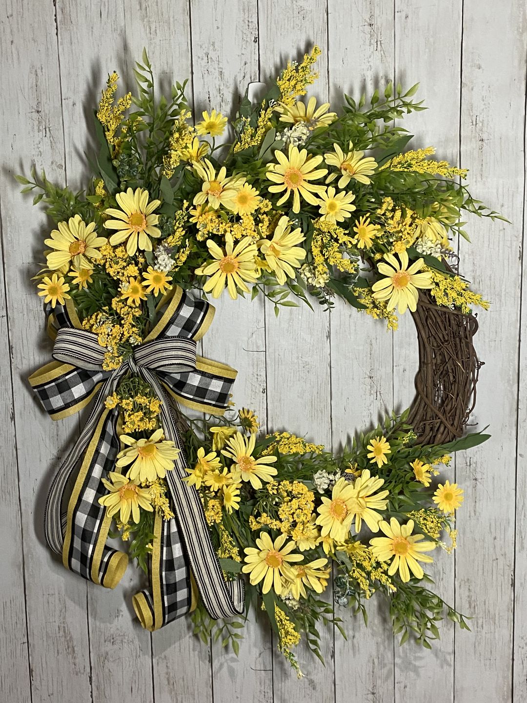 Customer photo review of 16" Round Grapevine Wreath - DECOE-035