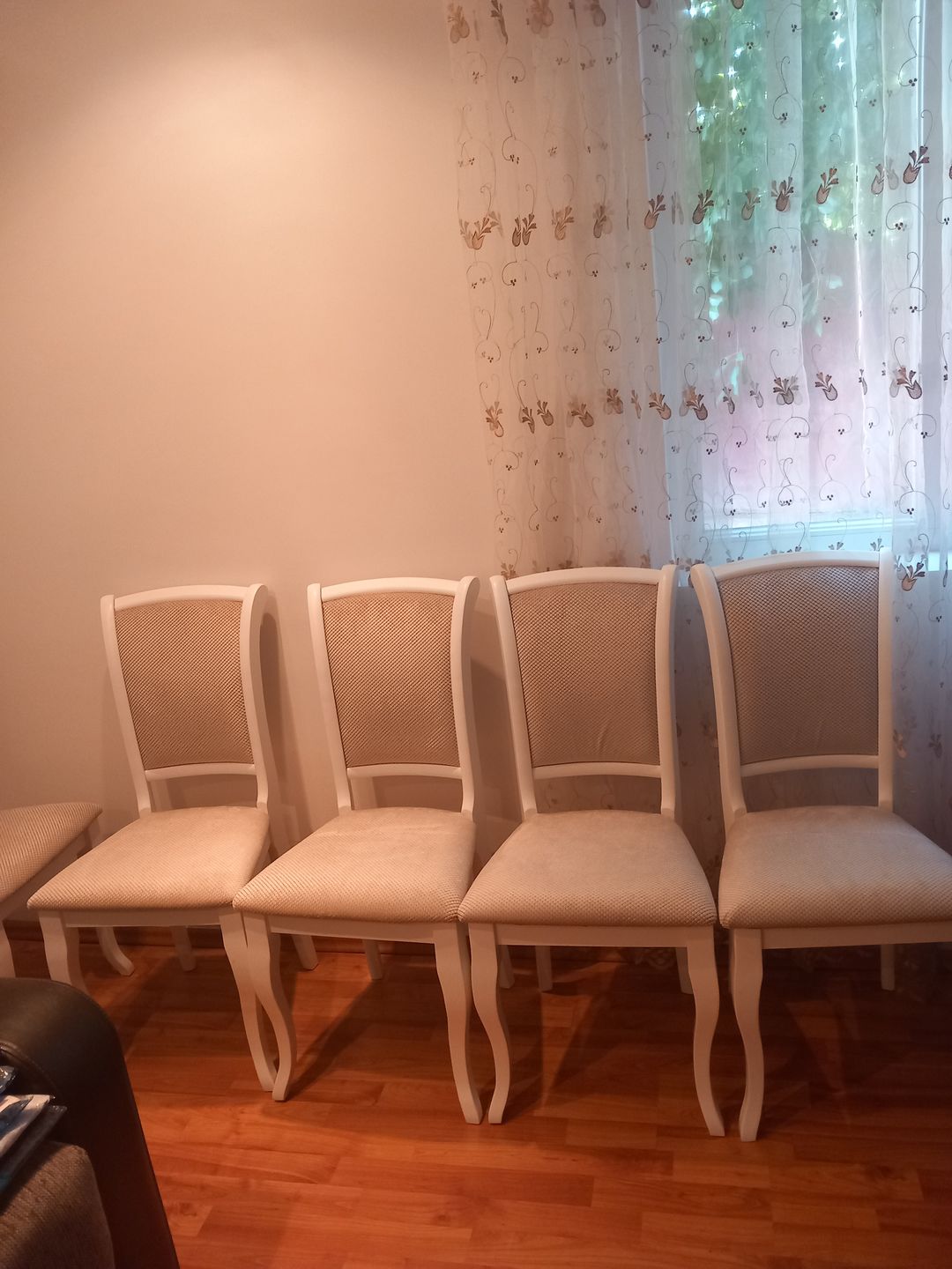 Customer photo review of Scaun MN-SC, alb/bej, stofa/lemn, 45x42x96 cm