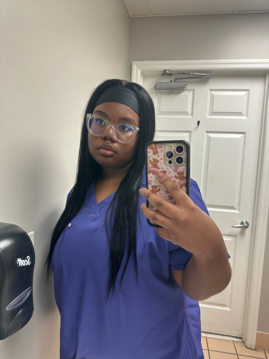 Customer photo review of MORE FACE Straight Headband Wig Human Hair Glueless Wig Full Machine Made Wigs