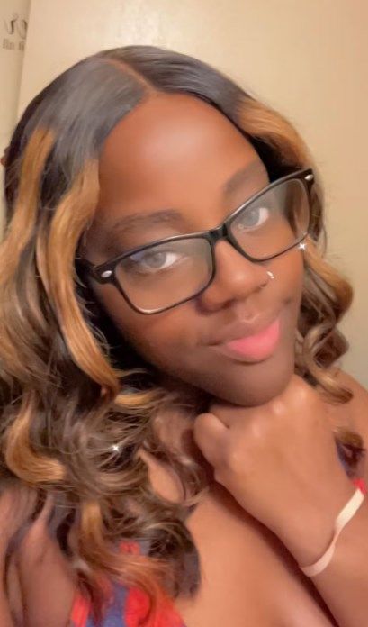 Customer photo review of Luvwin 13x4 Honey Blonde Highlight Wavy Human Hair Bob Wig