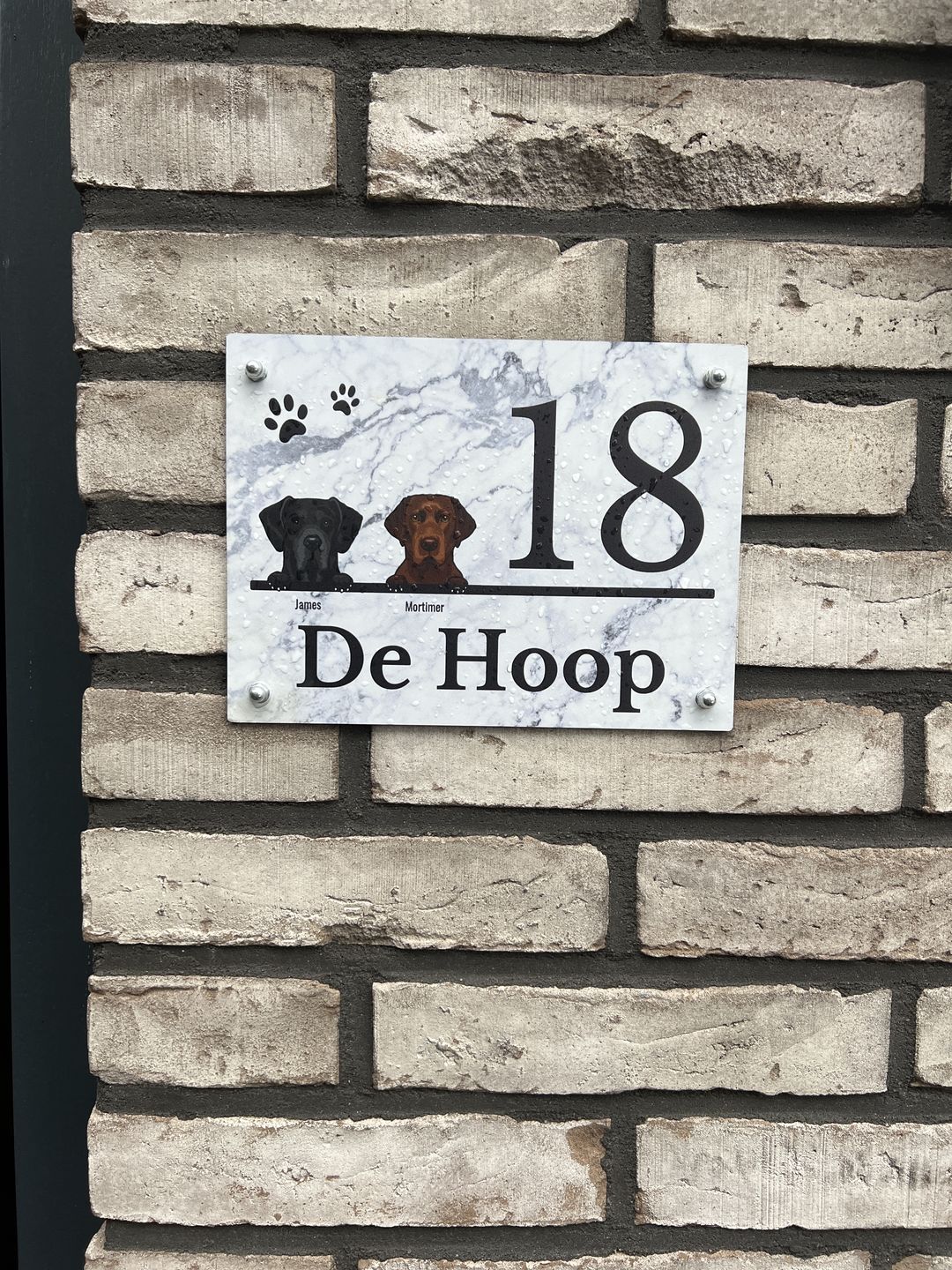 Customer photo review of Huisnummer met marmerlook - Gepersonaliseerd deurbordje