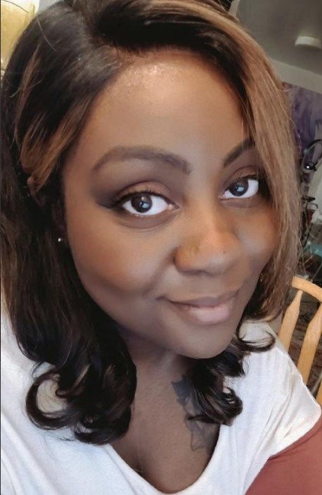 Customer photo review of Luvwin 13x4 Honey Blonde Highlight Wavy Human Hair Bob Wig