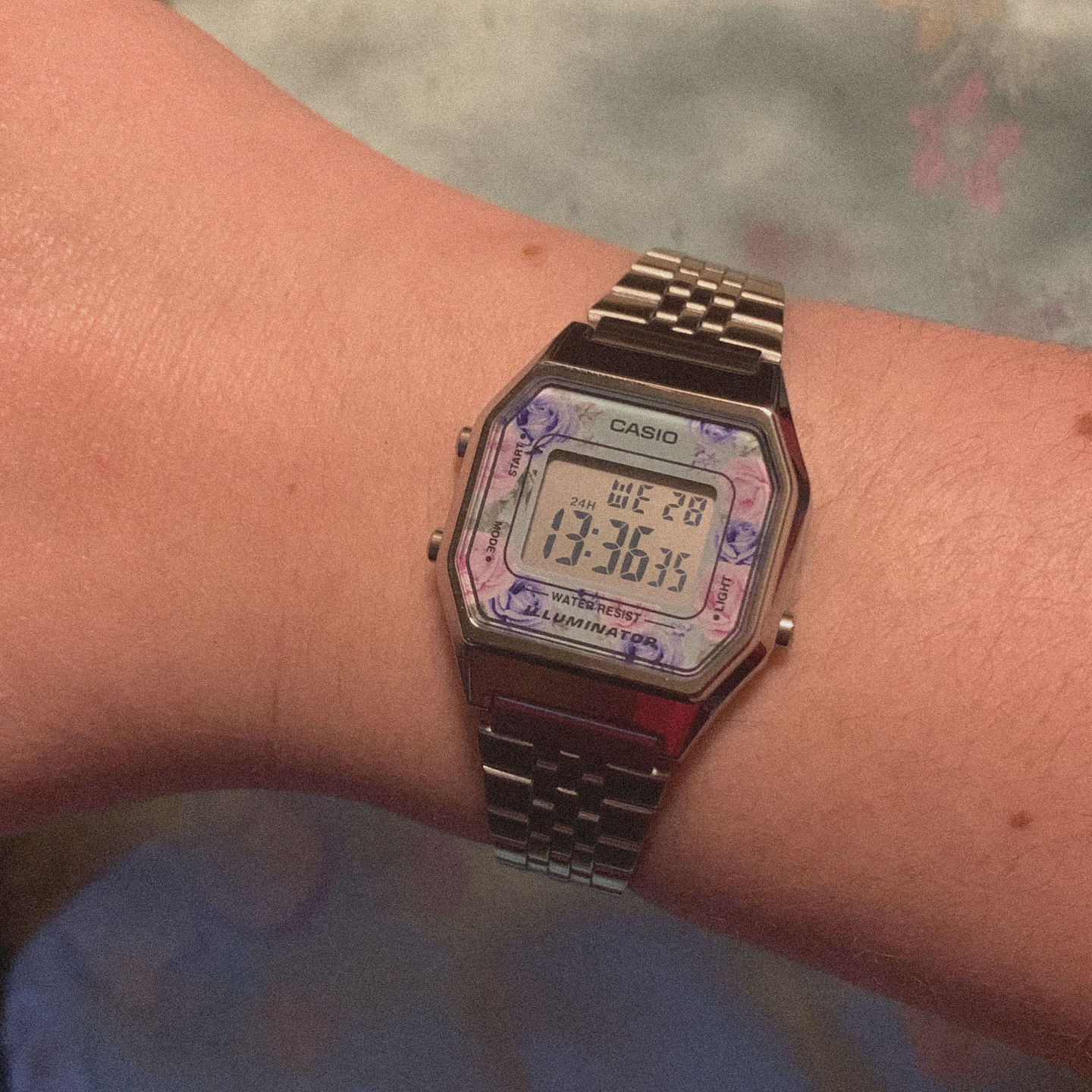 Customer photo review of Reloj Casio Vintage LA680WA-2CDF Plateado Flores