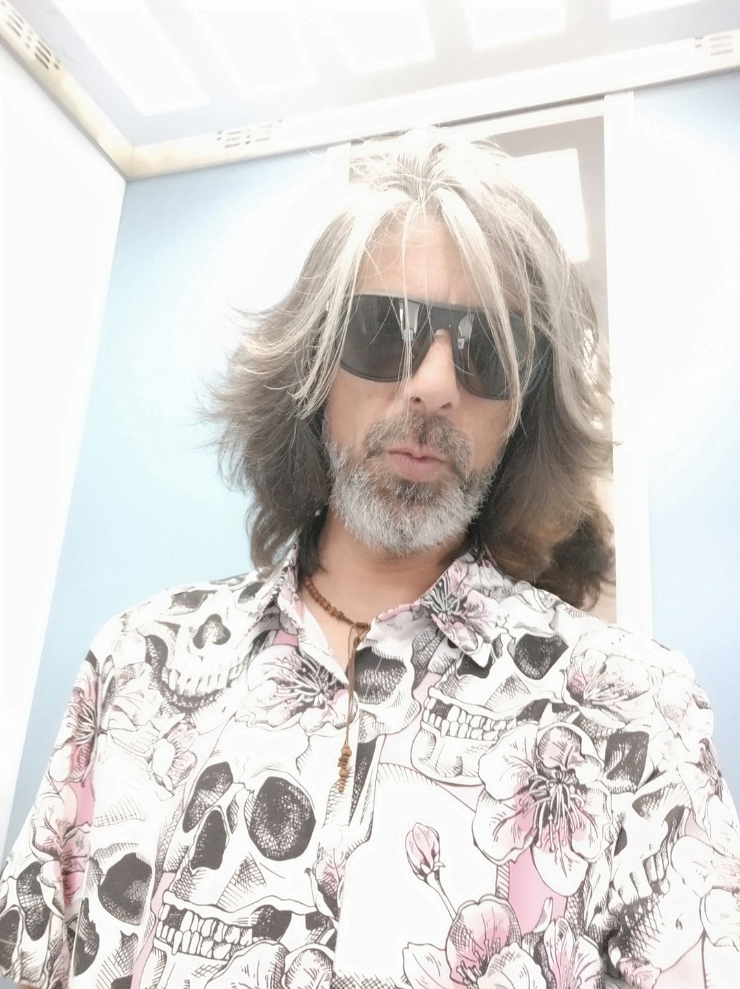 Customer photo review of Chemises à manches courtes boutonnées à fleurs roses pour hommes