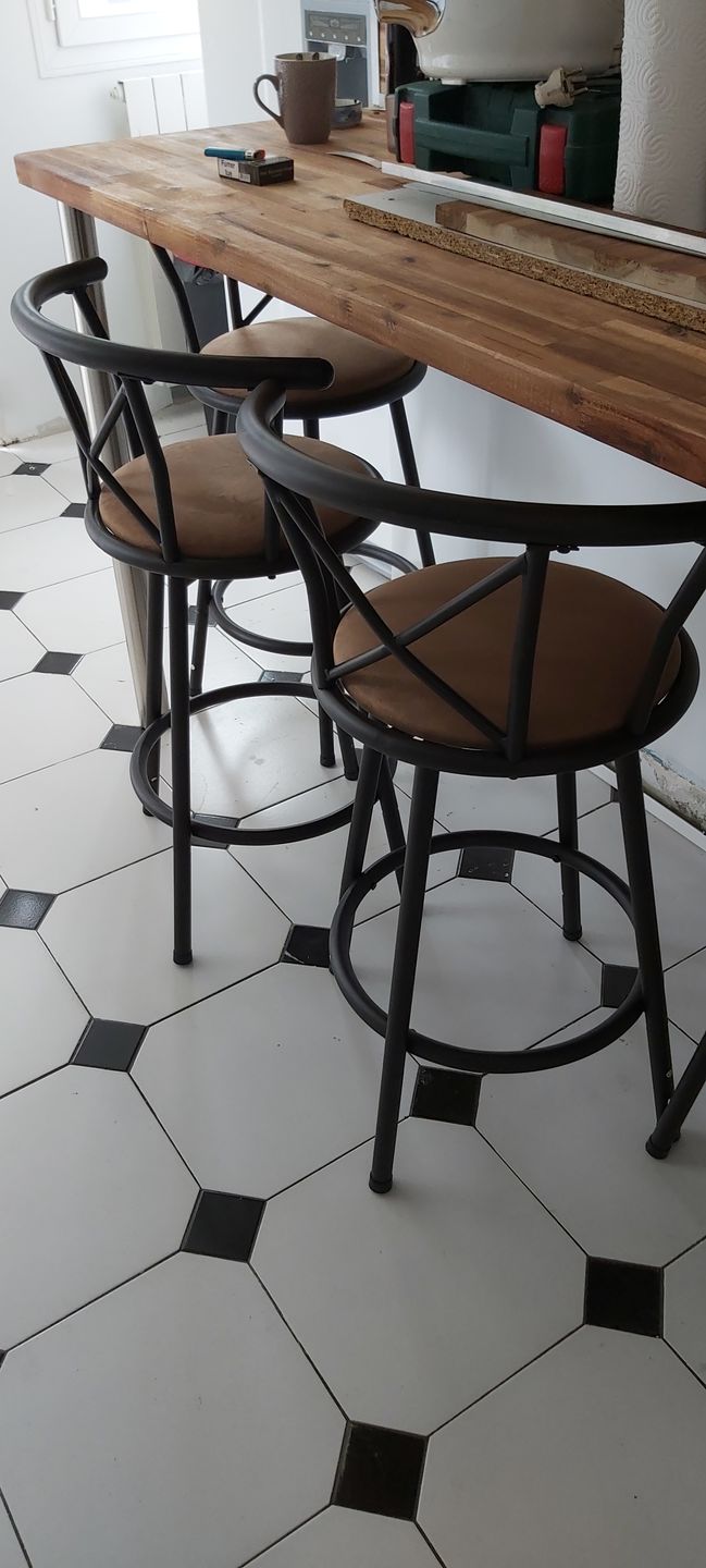 Customer photo review of Lot de 2 Tabourets de bar cuisine style industriel avec pieds en métal assise 360° et repose pieds - HAILEY BROWN - 77 CM