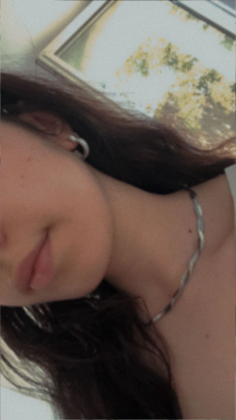 Customer photo review of Heart Deluxe Creolen | 18K vergoldet