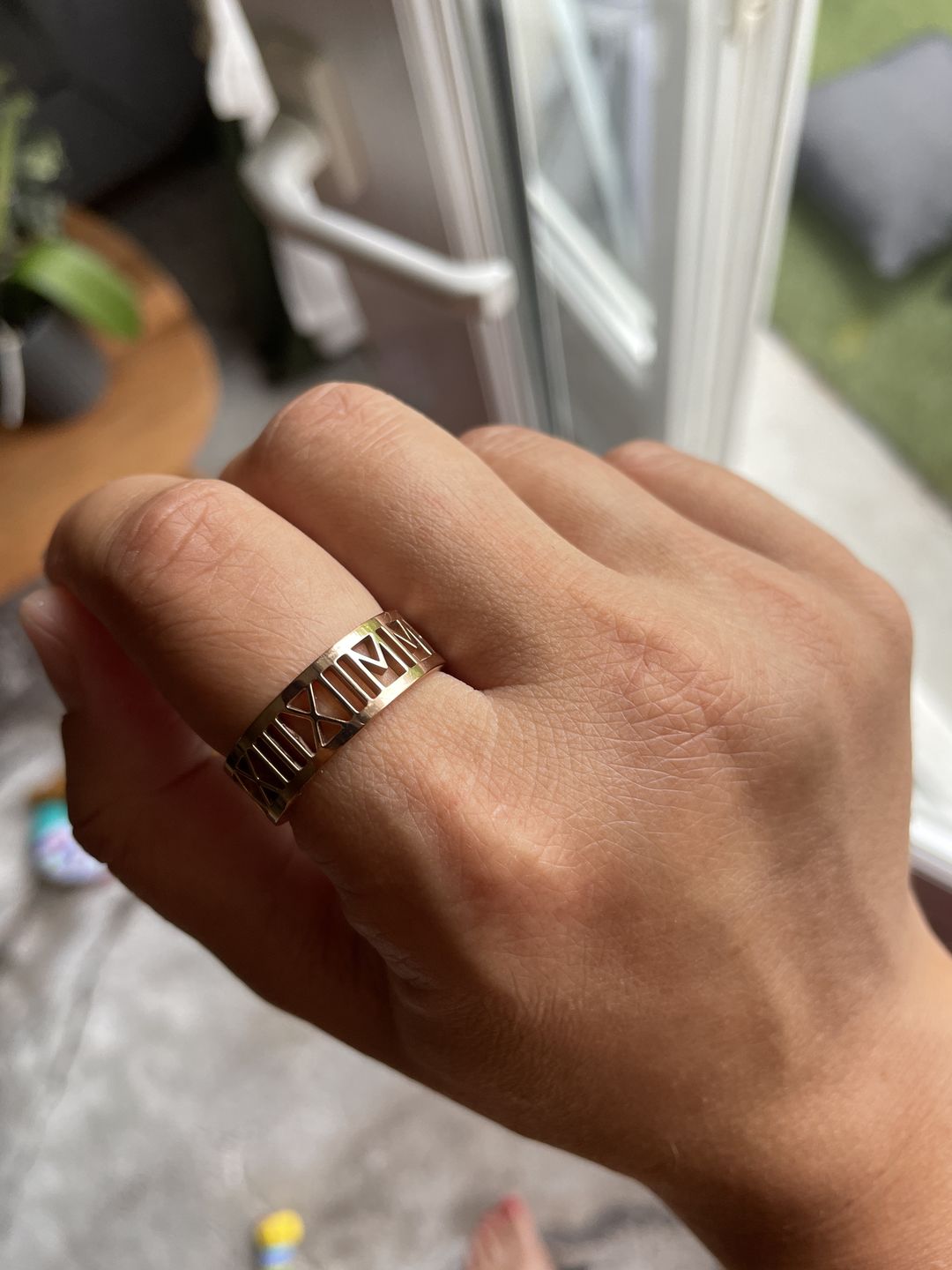 Customer photo review of Bague Personnalisée avec Chiffres Romains