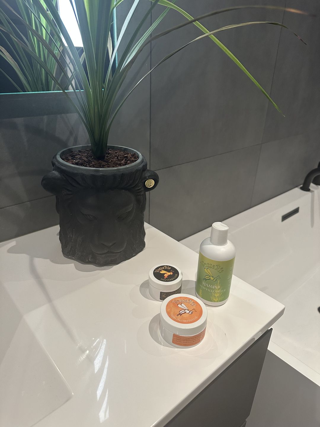 Kundenfoto-Rezension zum Familienpaket: Ringelblumensalbe 100 ml 💚 Shampoo 250 ml 💚 Pantherbalsam 50 ml