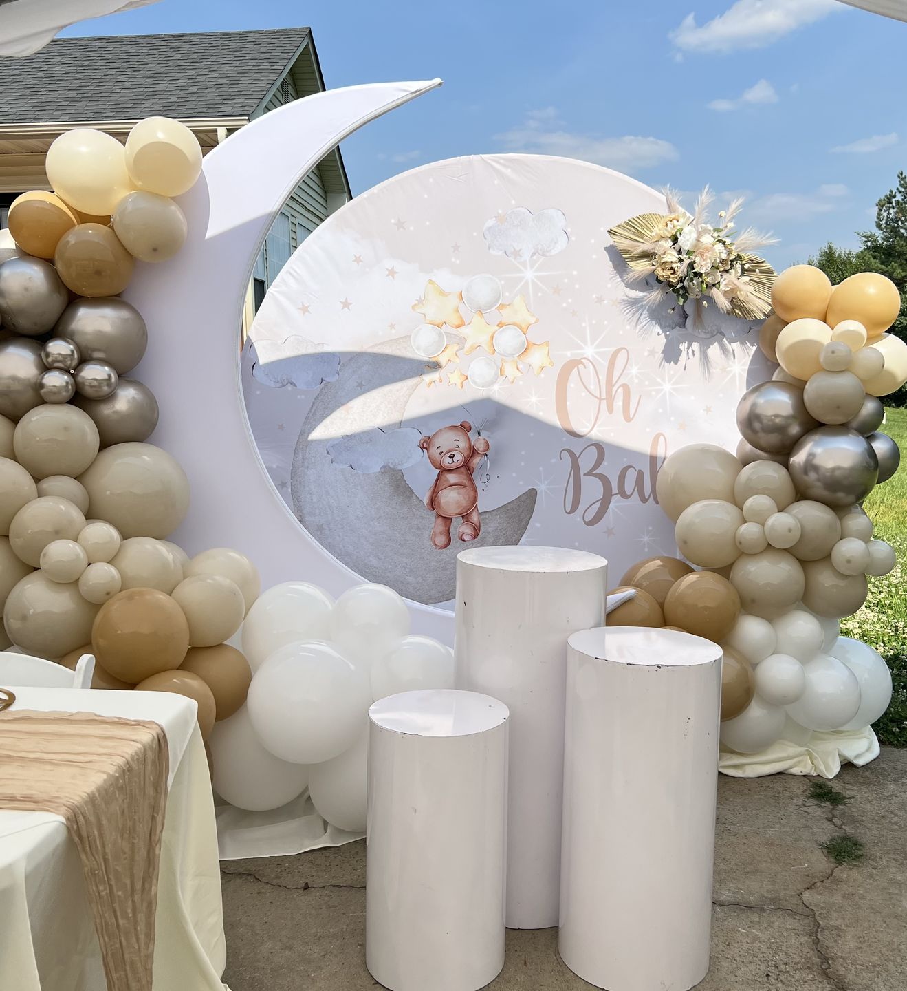 Customer photo review of 6.5ft Portable Crescent Moon Shape Stand for Baby Showers & Birthday & Wedding Events