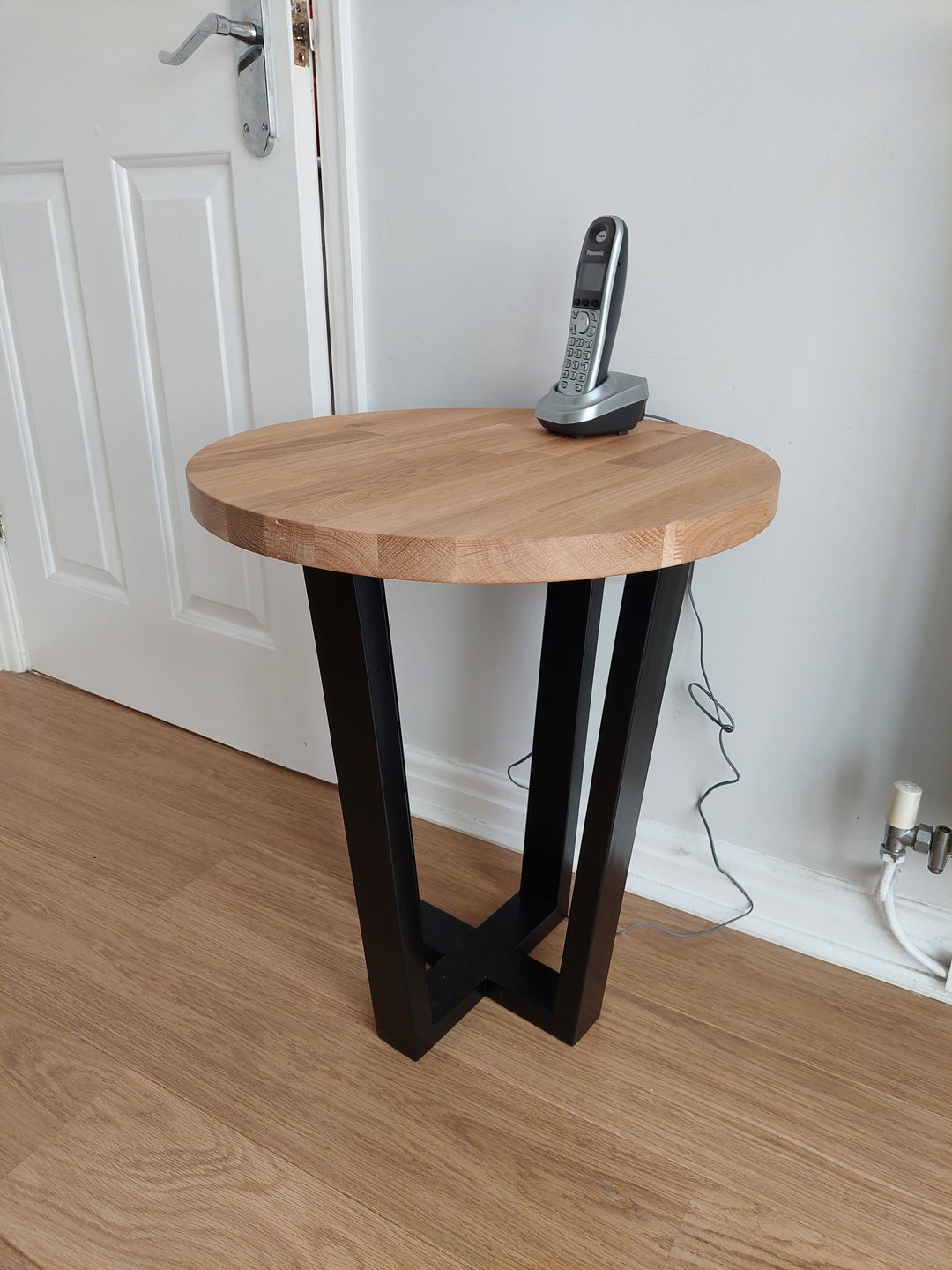 Customer photo review of Round Oak Matte Black Metal Side End Table