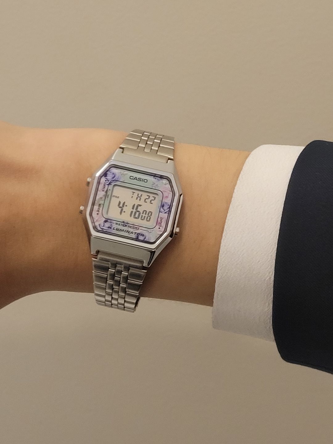 Customer photo review of Reloj Casio Vintage LA680WA-2CDF Plateado Flores