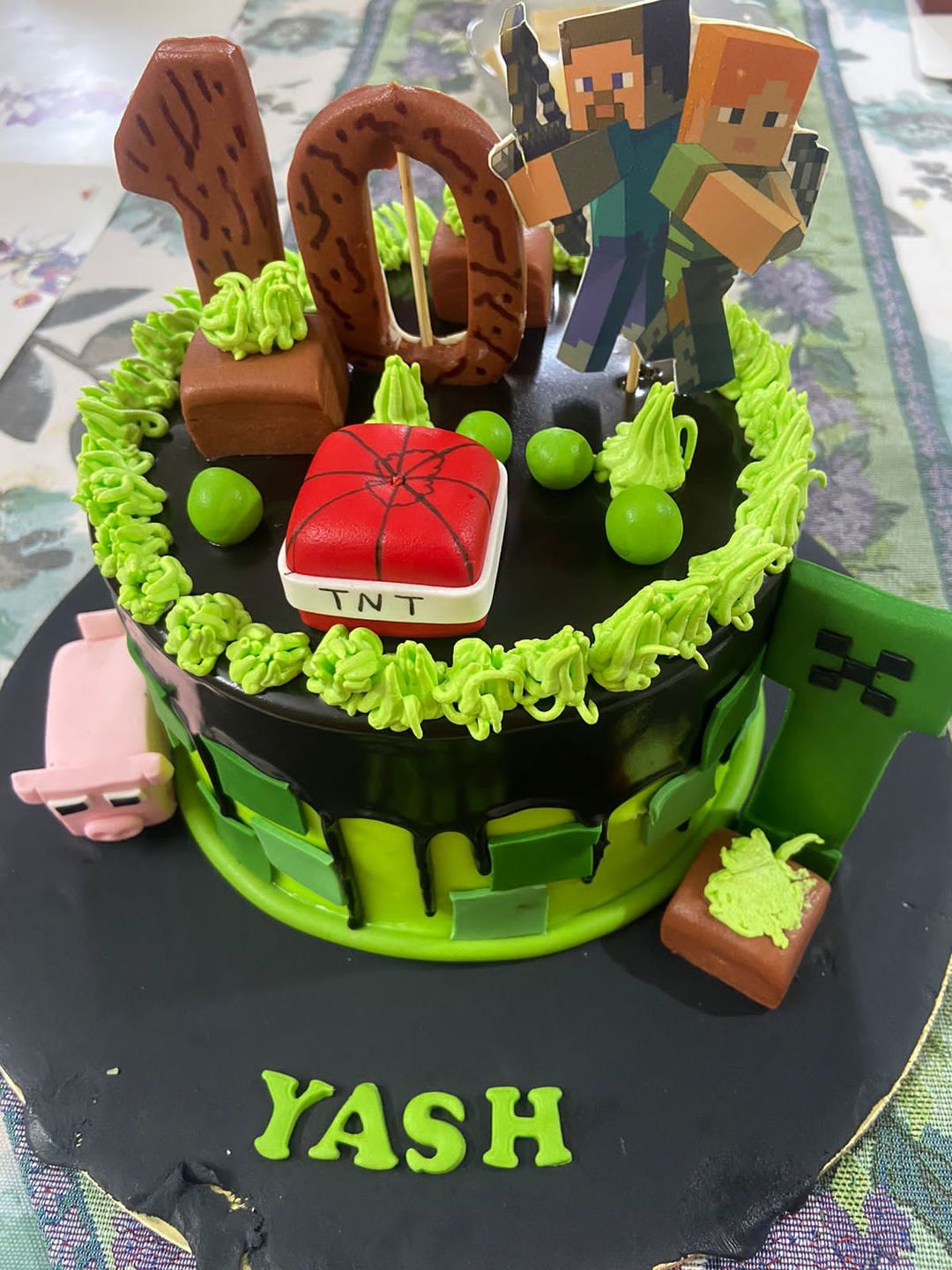 Customer photo review of Minecraft Drip Design Cake