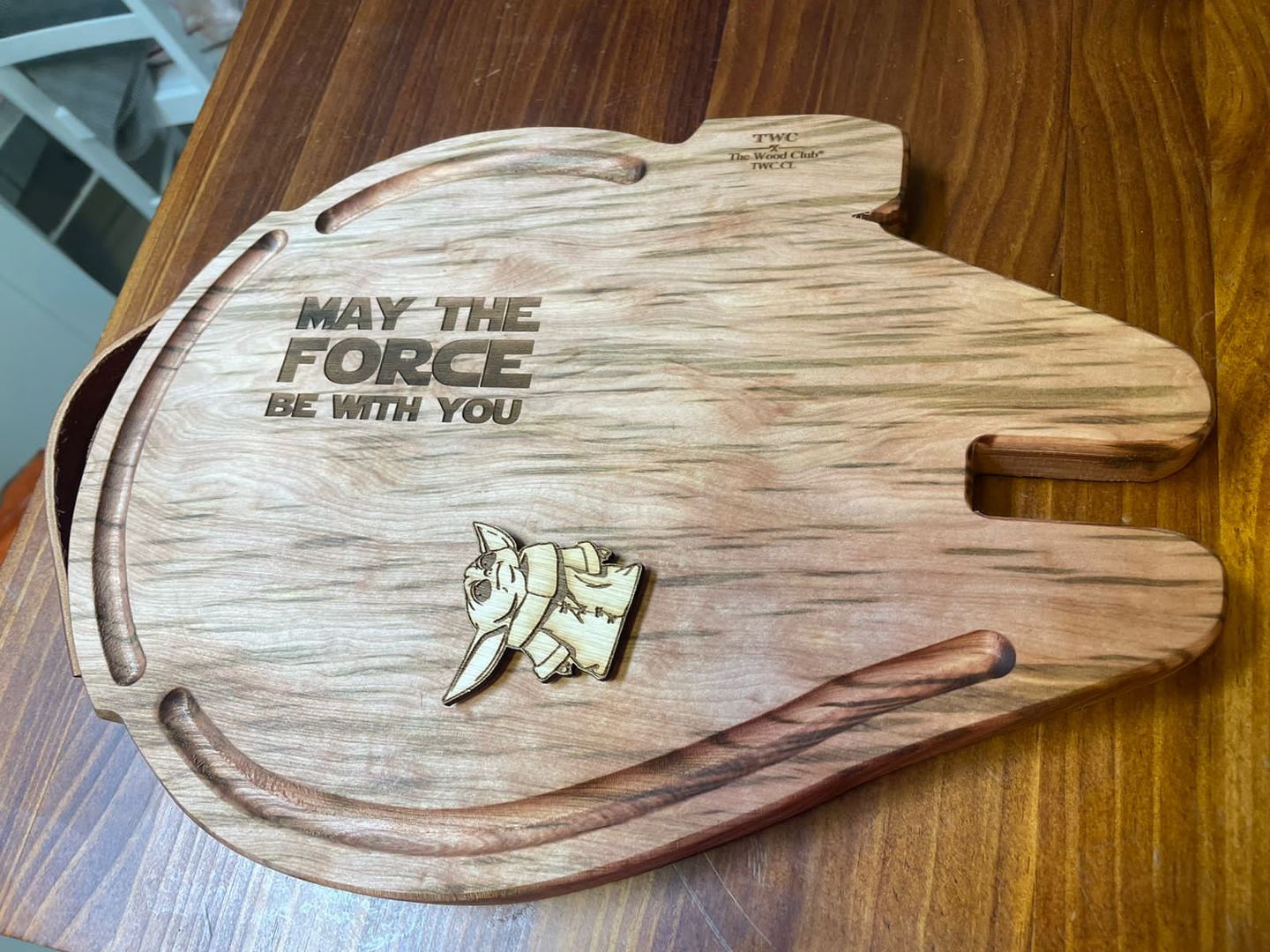 Customer photo review of Tabla de Asado y Picoteo Halcón Milenario (Madera Nativa y Cuero)