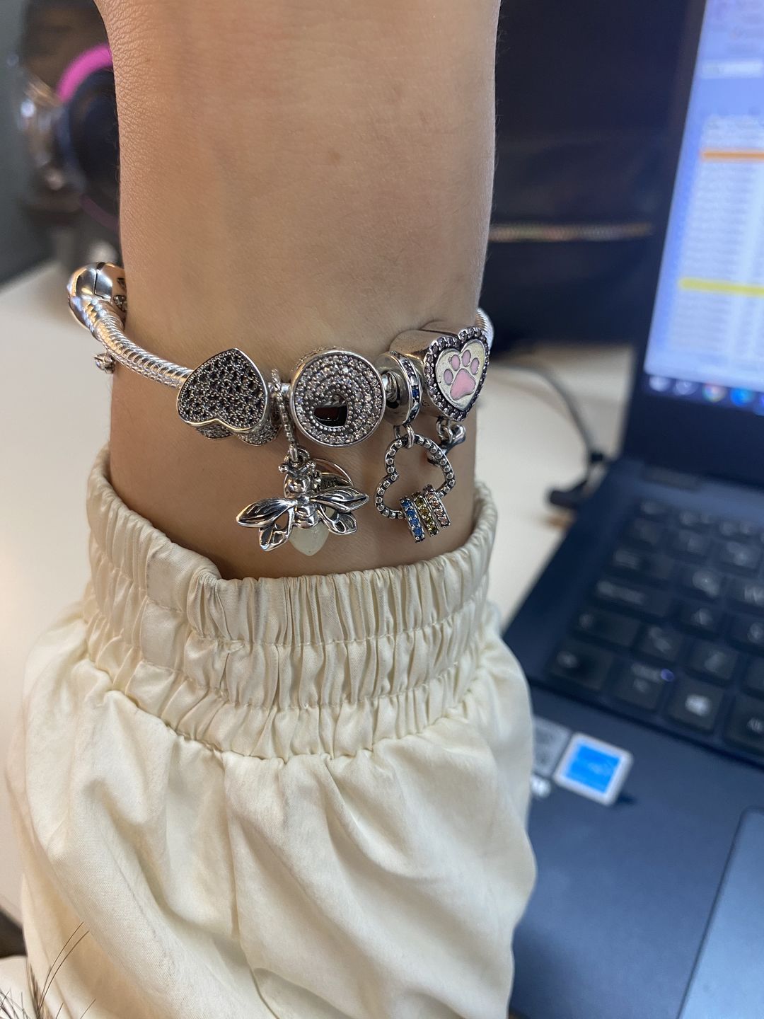 Customer photo review of Pulsera Huella de Perrito Diamantes