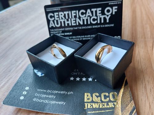 Customer photo review of Signoria Two Tone Wedding Rings