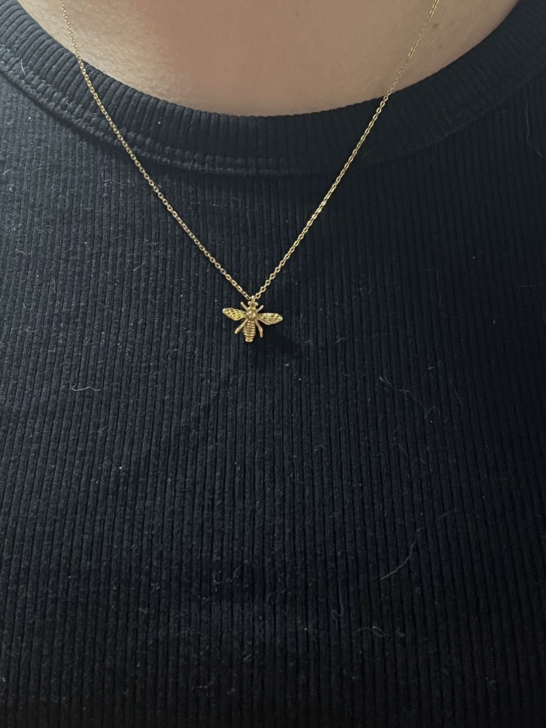 Customer photo review of Collar Queen Bee