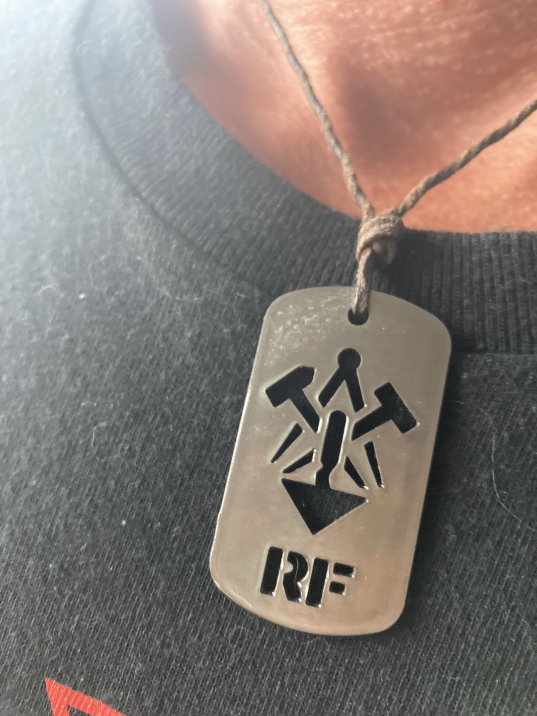Customer photo review of Maurer - Personalisierbare Laser-Halskette für Männer