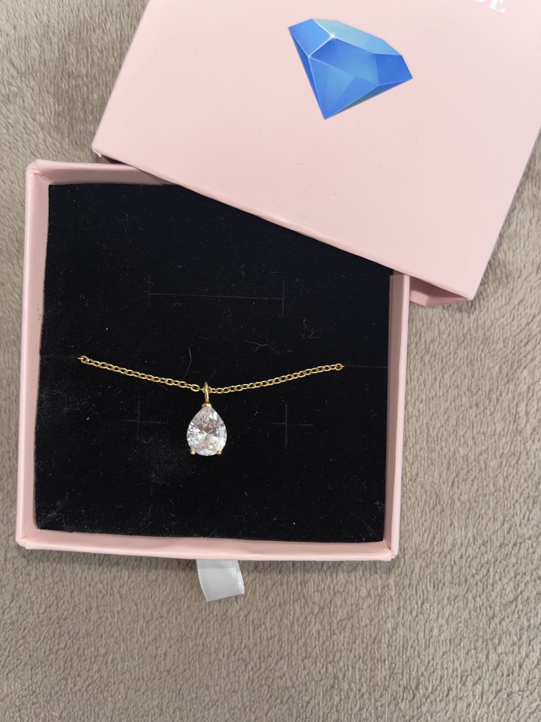 Customer photo review of Teardrop Halskette | 18K vergoldet