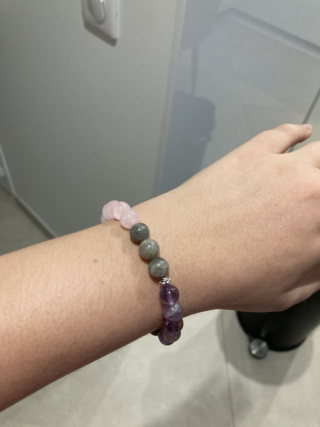 Customer photo review of Bracelet "Consolation" en Quartz rose, Labradorite et Améthyste