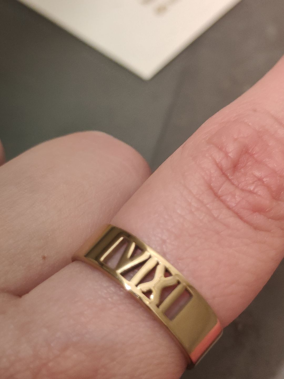 Customer photo review of Bague Personnalisée avec Chiffres Romains