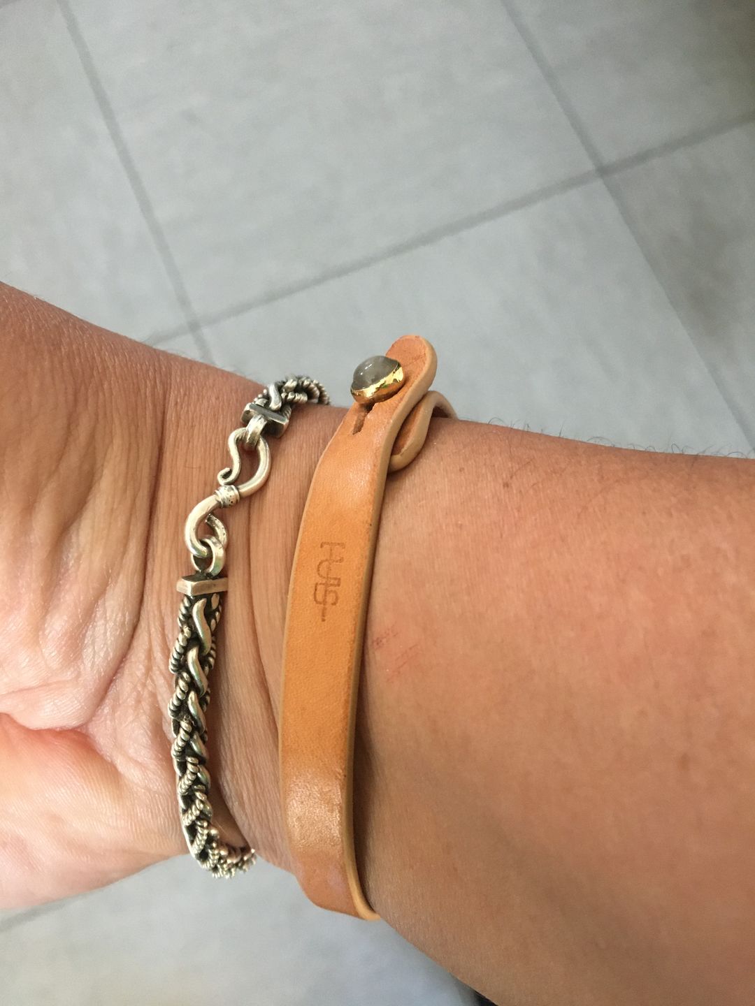 Customer photo review of Bracciale pelle io Moonstone Grigio Tulsi