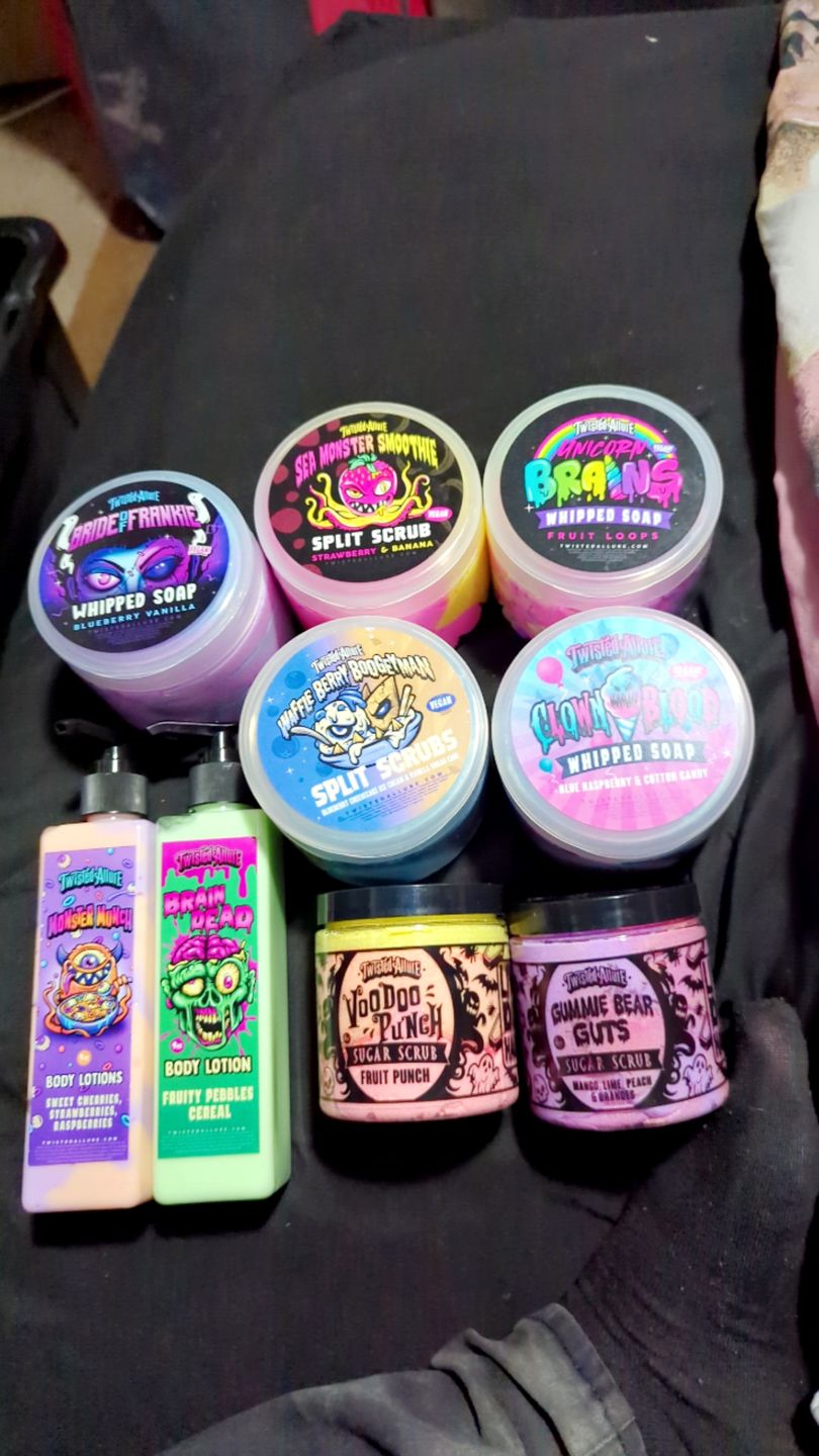 Customer photo review of Waffle Berry Boogeyman Split Scrub (Blueberry Cheesecake Ice Cream & Waffle Cone)