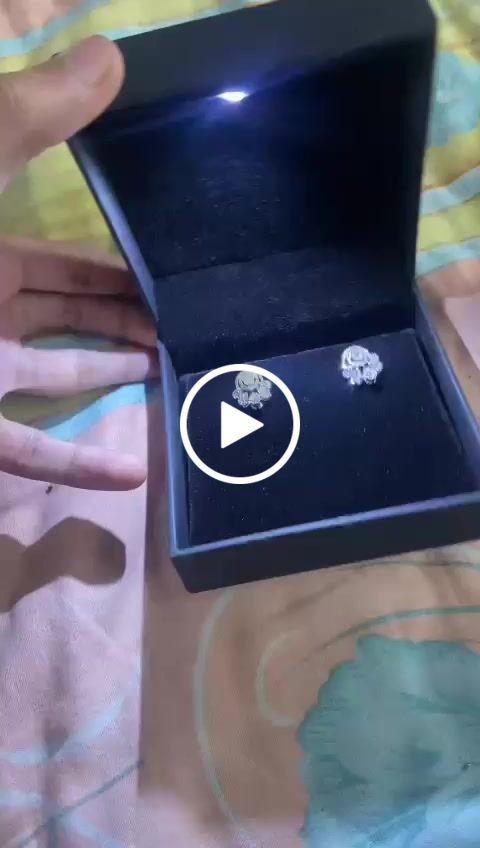Customer video review of Sara Diamond Earring