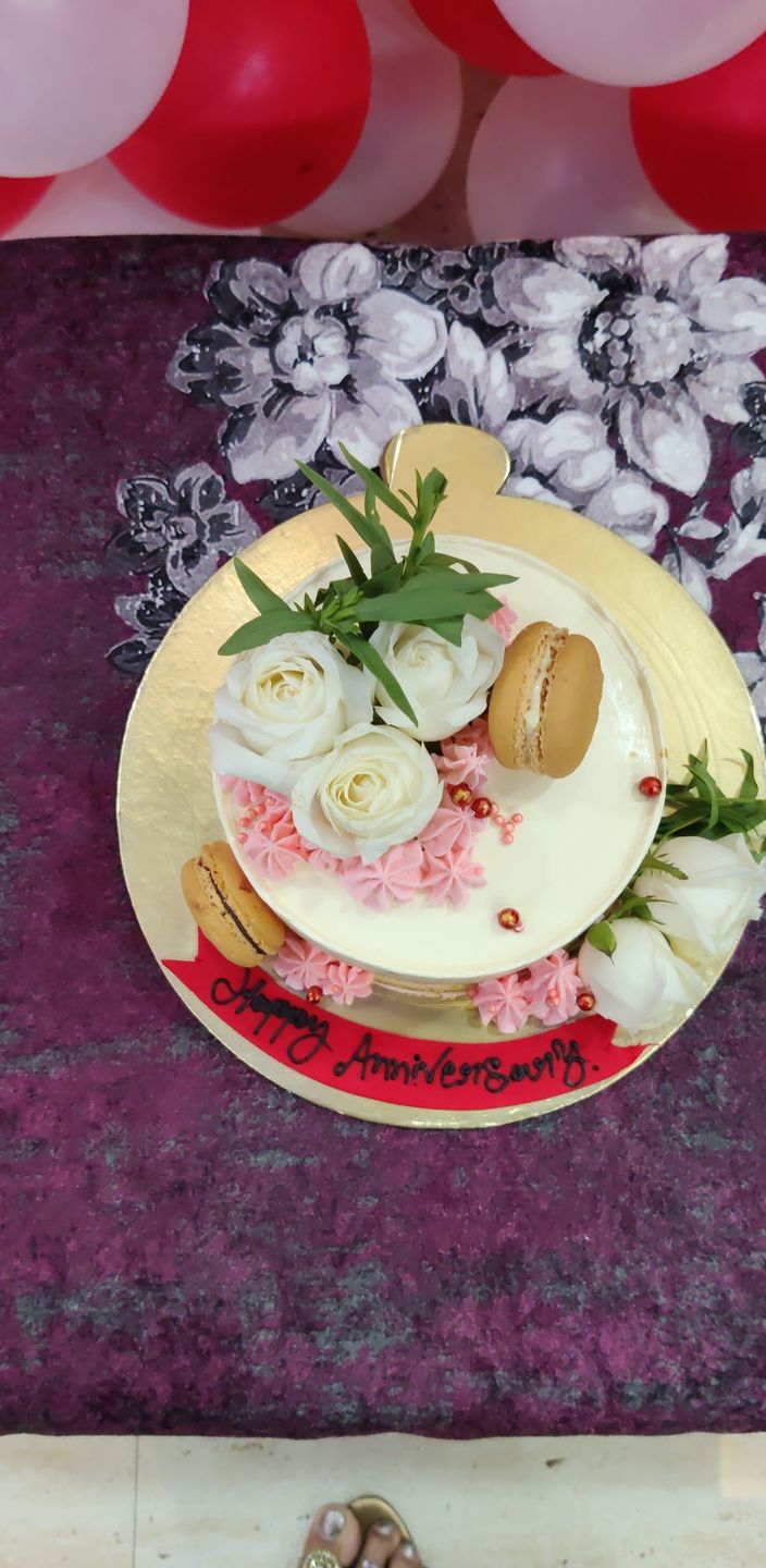 Customer photo review of Macaron Splash Cake