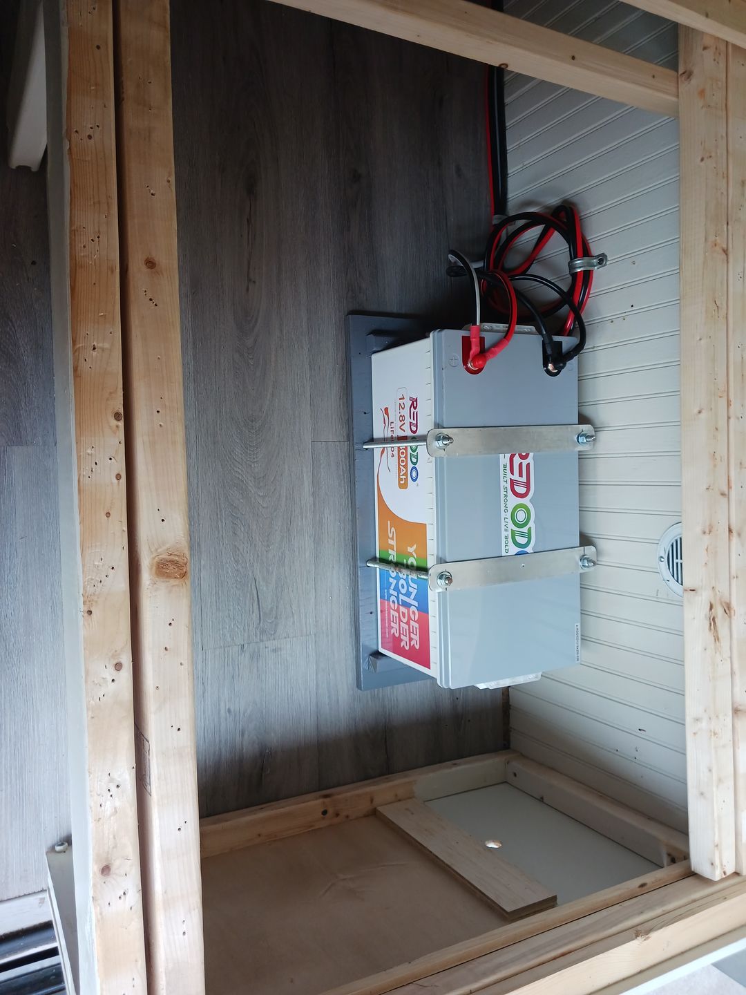 Customer photo review of Redodo 12V 300Ah LiFePO4 Battery | 3.84kWh & 2.56kW
