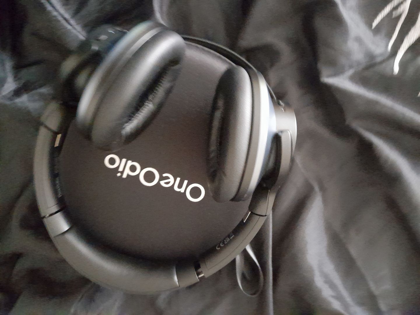 Customer photo review of Oneodio A Series - Bluetooth 5.0 Active Noise Cancelling Wireless Headphones - Built-in Microphone, Type C Charging & Carry Case