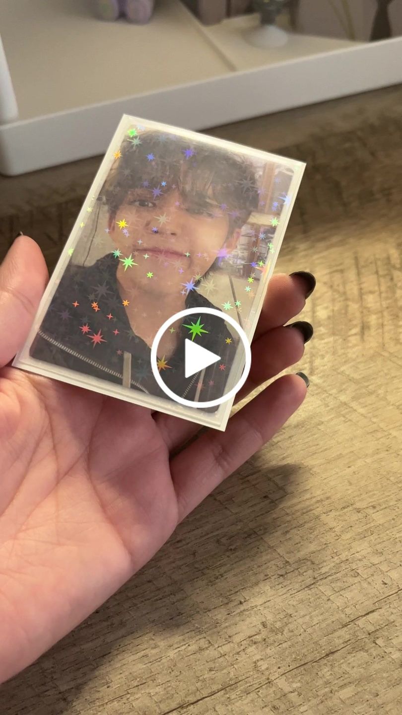 Customer video review of PREMIUM HOLOGRAPHIC PHOTOCARD SLEEVES - STAR VERSION
