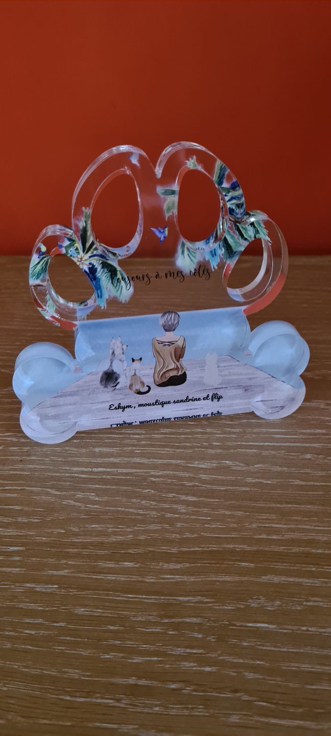 Customer photo review of Meilleurs amis - Plaque acrylique forme patte personnalisée