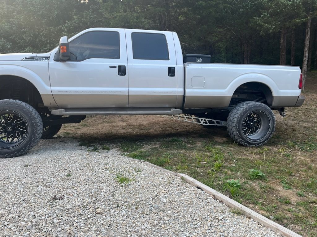 Customer photo review of 2011-2016 Ford Super Duty F-250 Boxed Ladder / Traction Bars (bottom U bolt plate OEM)