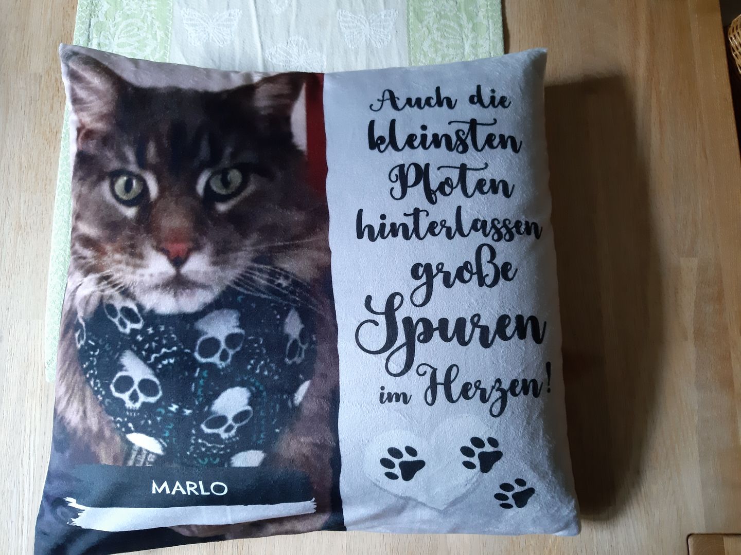 Customer photo review of Die kleinsten Pfoten - Individuelles Kissen