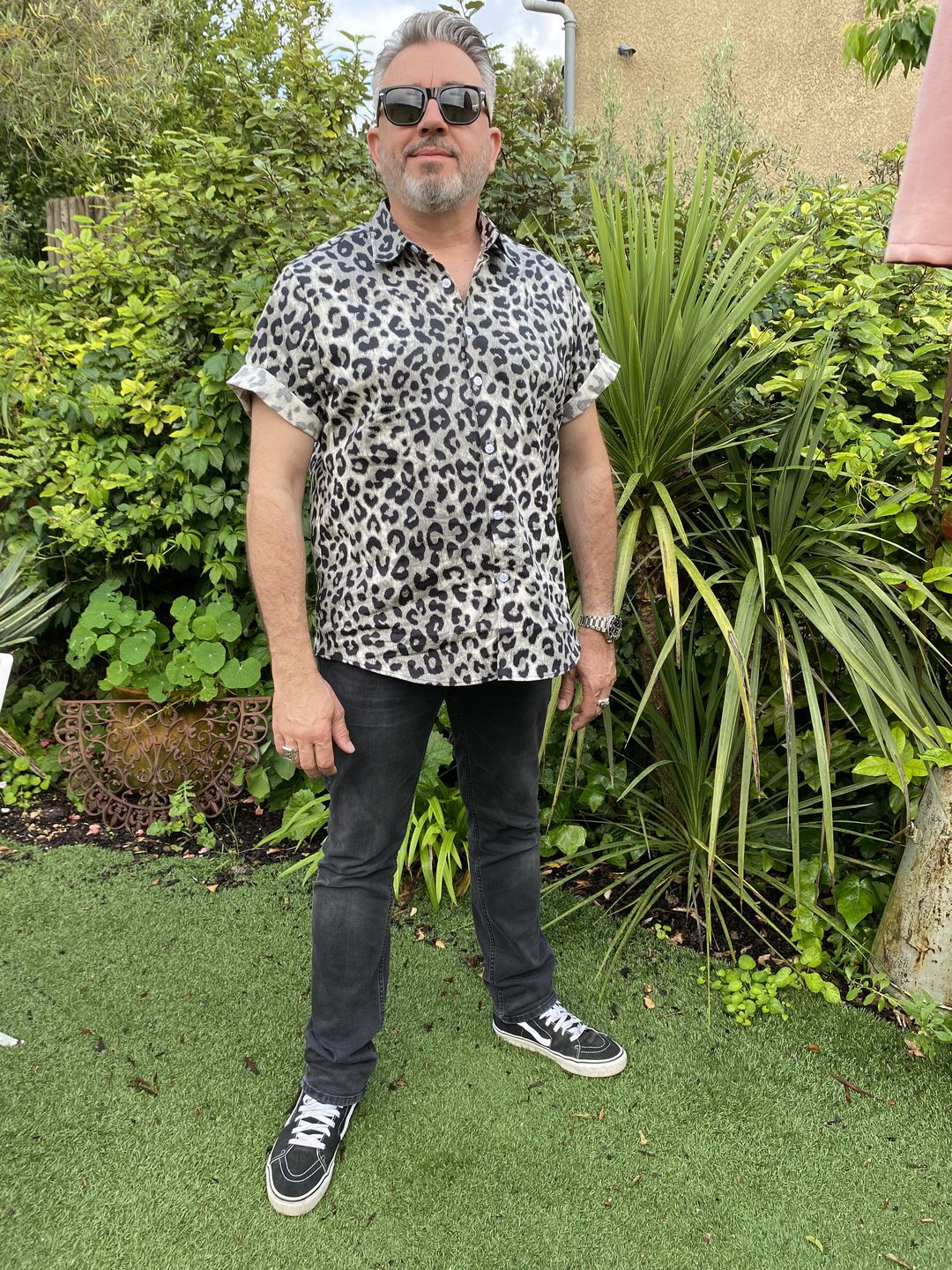 Customer photo review of Chemise tropicale de vacances décontractée pour hommes