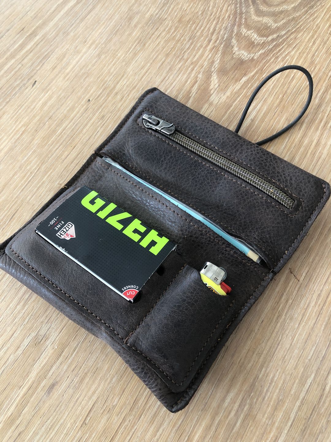 Customer photo review of Leder-Tabaktasche Sintra